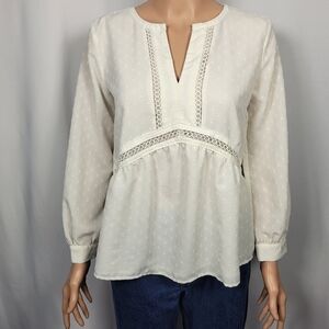 Loft Women's Romantic White Textured Top in a Size XS